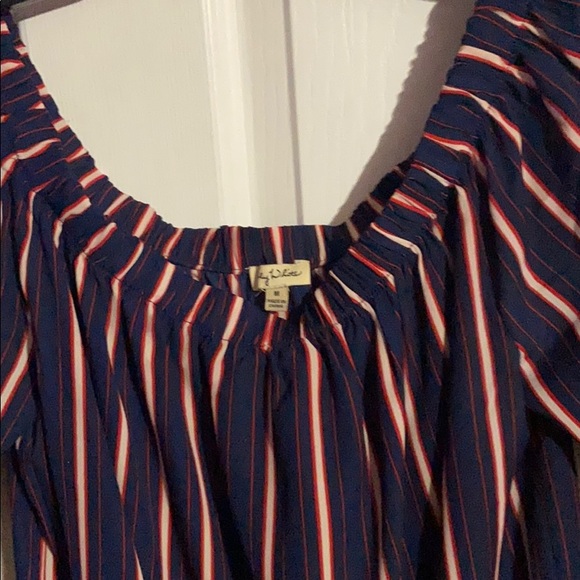 Crop top. - Picture 4 of 4